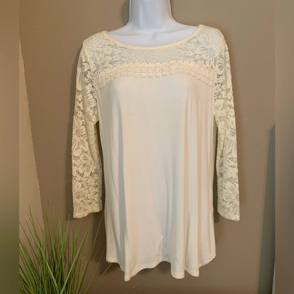 Papermoon cream colored blouse. Size M. - Picture 1 of 6